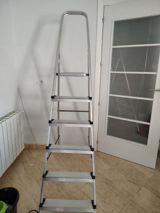 Escalera aluminio 6 peldaños