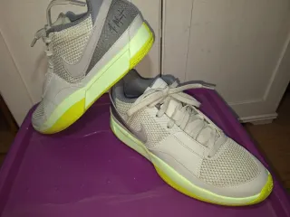 Zapatillas Nike JA1 Gris y Amarillo