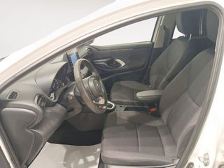 Toyota Yaris 1.5 120H Business Plus