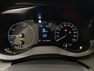 Toyota Yaris 1.5 120H Business Plus