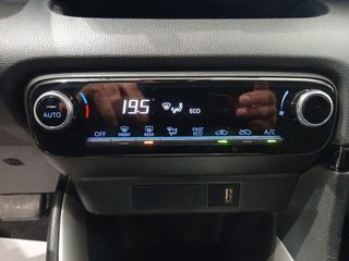 Toyota Yaris 1.5 120H Business Plus