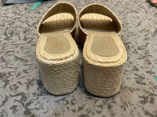 Sandalias de plataforma de rafia