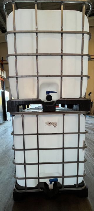 Depósitos Plástico con Jaula Metálica