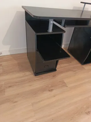 Escritorio negro nuevo sin uso