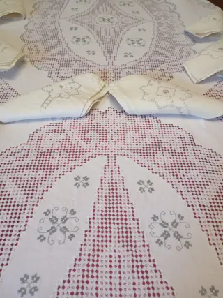 Mantelería Lagartera Bordada a Mano y desilada lin
