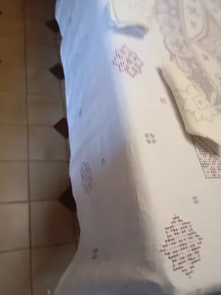 Mantelería Lagartera Bordada a Mano y desilada lin