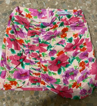 Falda Bershka floral multicolor