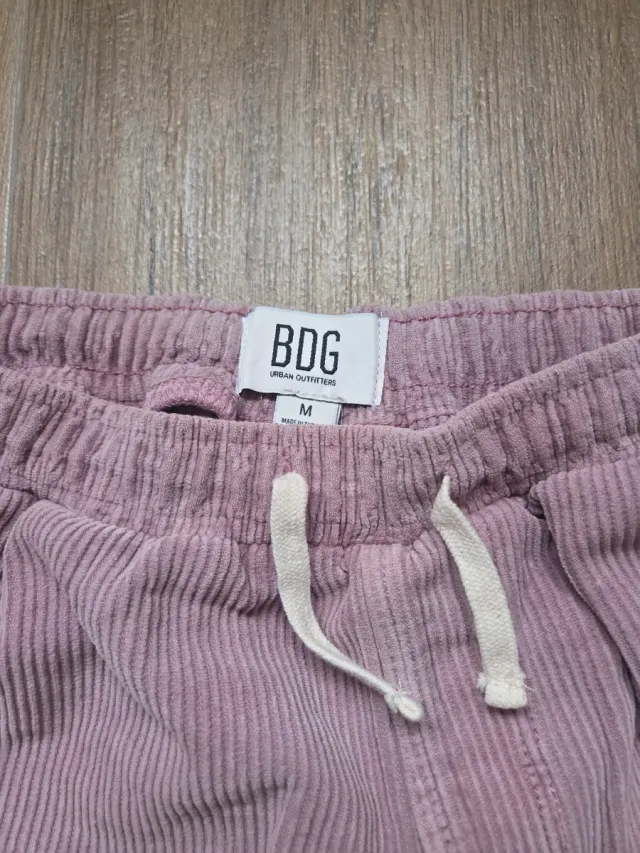 Pantalón corto BDG rosa pana