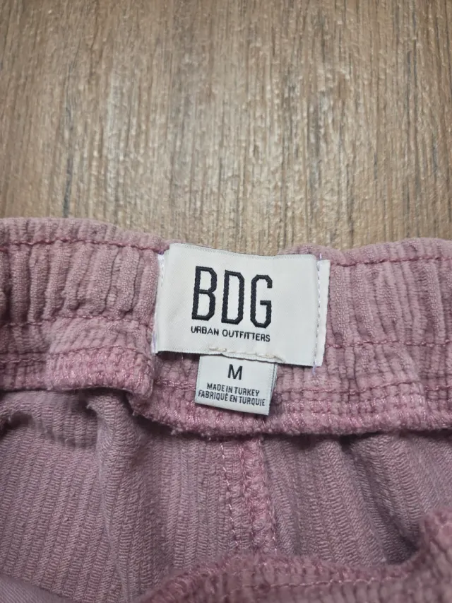 Pantalón corto BDG rosa pana