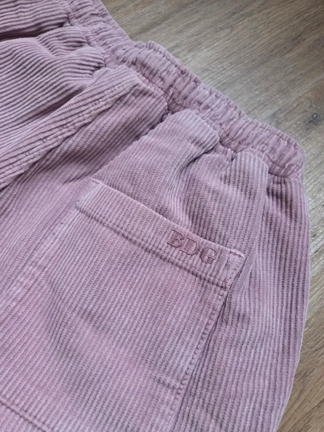Pantalón corto BDG rosa pana