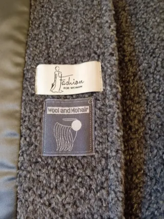 Abrigo corto un chaqueton mujer gris peludo