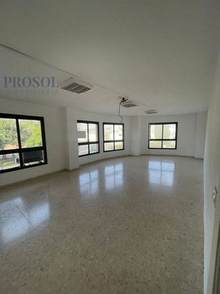 Oficina en alquiler en Piscinas en Villarreal