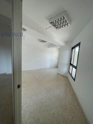 Oficina en alquiler en Piscinas en Villarreal