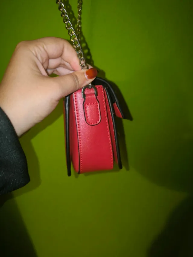 Bolso Sfera rojo con tachuelas