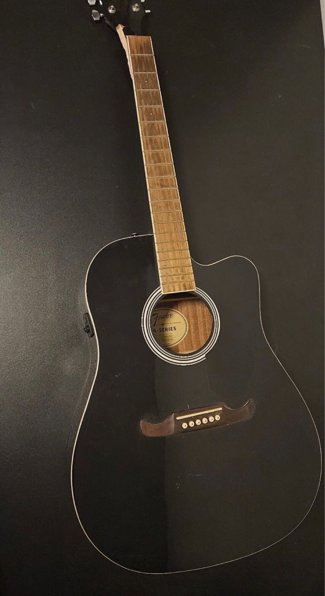 Chitarra elettroacustica Fender