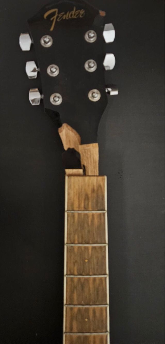 Chitarra elettroacustica Fender