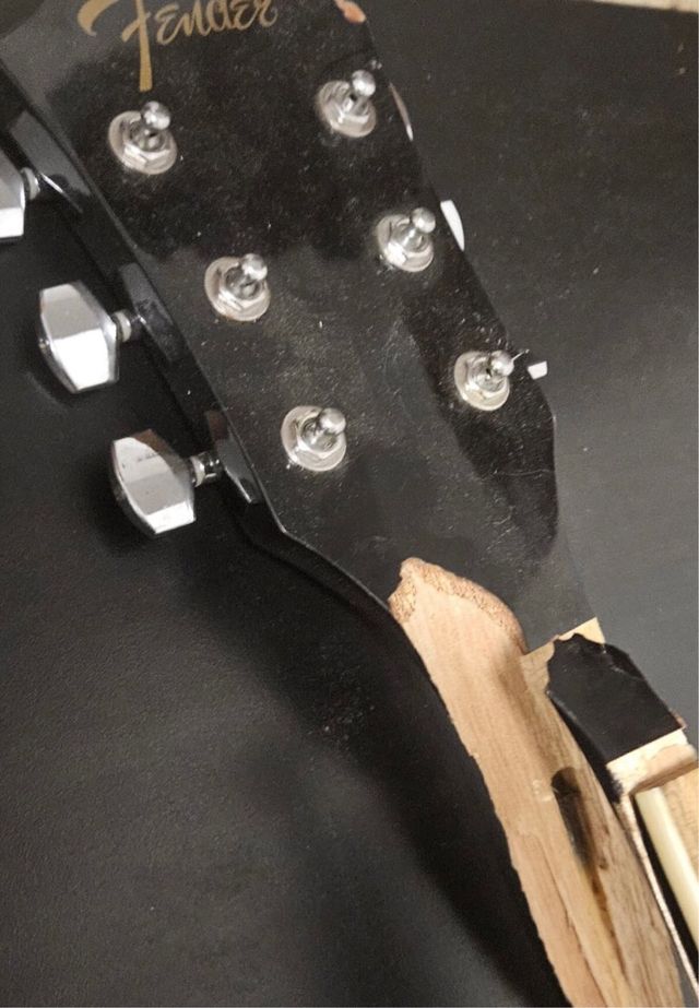 Chitarra elettroacustica Fender