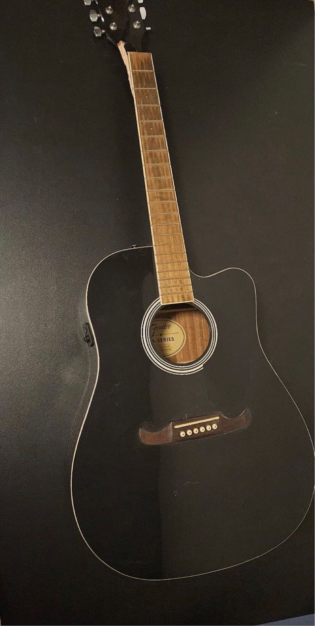 Chitarra elettroacustica Fender