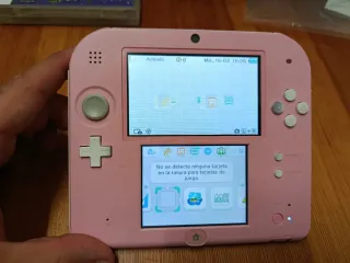 Nintendo 2DS Tomodachi Life Rosa + 14 Juegos