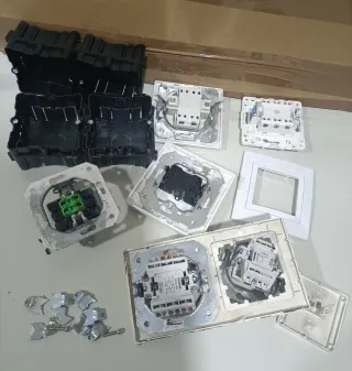 MECANISMOS LUZ INTERRUPTORES