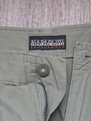 Pantalón corto Napapijri verde militar
