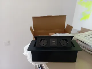 Base Múltiple Empotrable 2 Enchufes + 2 USB