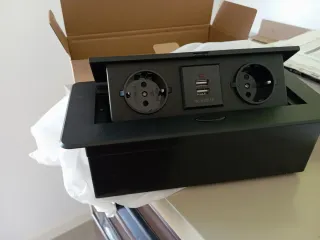 Base Múltiple Empotrable 2 Enchufes + 2 USB