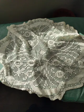 Centrino uncinetto beige e multicolore