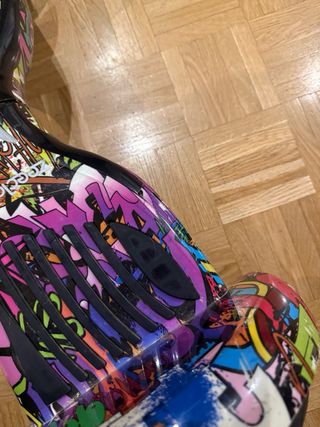 Hoverboard con diseño colorido