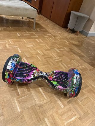 Hoverboard con diseño colorido