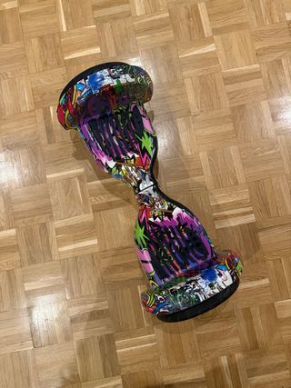 Hoverboard con diseño colorido