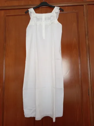 Camisón blanco clínica encaje