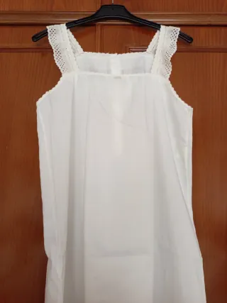 Camisón blanco clínica encaje