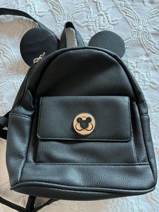 Mochila negra con orejas