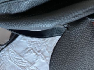 Mochila negra con orejas