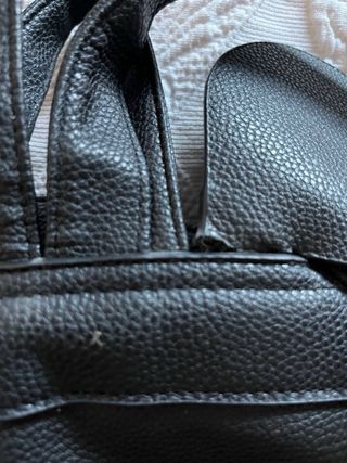 Mochila negra con orejas