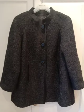 Abrigo corto o Chaqueton mujer negra con estanpado