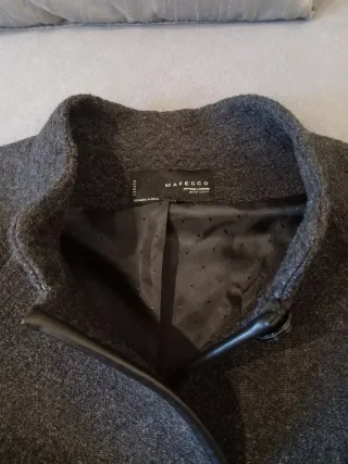 Abrigo corto o Chaqueton mujer negra con estanpado