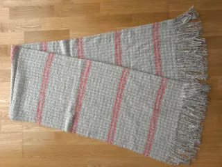 Bufanda manta gris y rosa