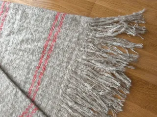 Bufanda manta gris y rosa