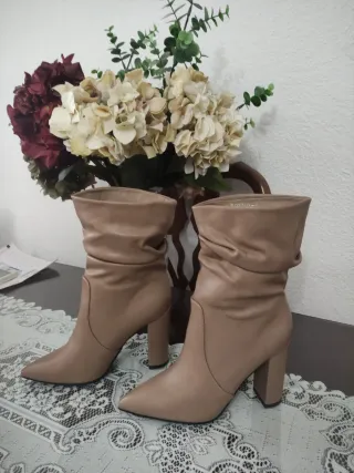 Botas mujer polipiel beige talla 39 a estrenar