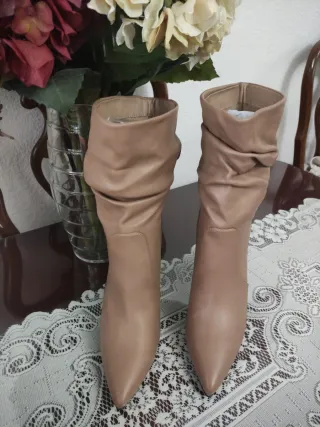 Botas mujer polipiel beige talla 39 a estrenar