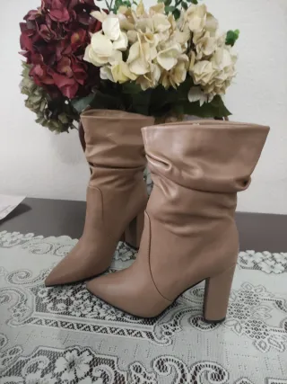 Botas mujer polipiel beige talla 39 a estrenar