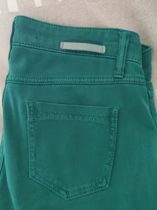 Pantalón vaquero verde