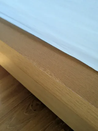 Cama y 2 mesitas de noche