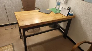 2 tavoli, scrivania, sala da pranzo