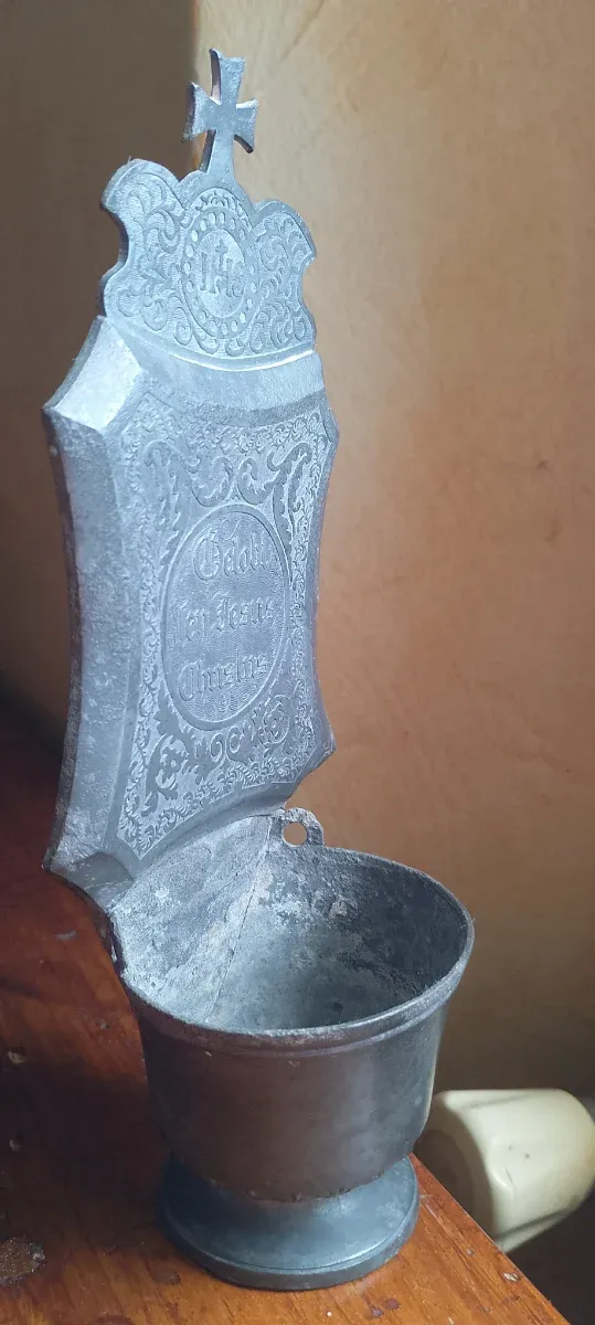 Acquasantiera antica in peltro F. Neidhart Boemia