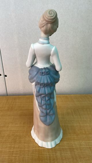 Figura Ensarest de porcelana