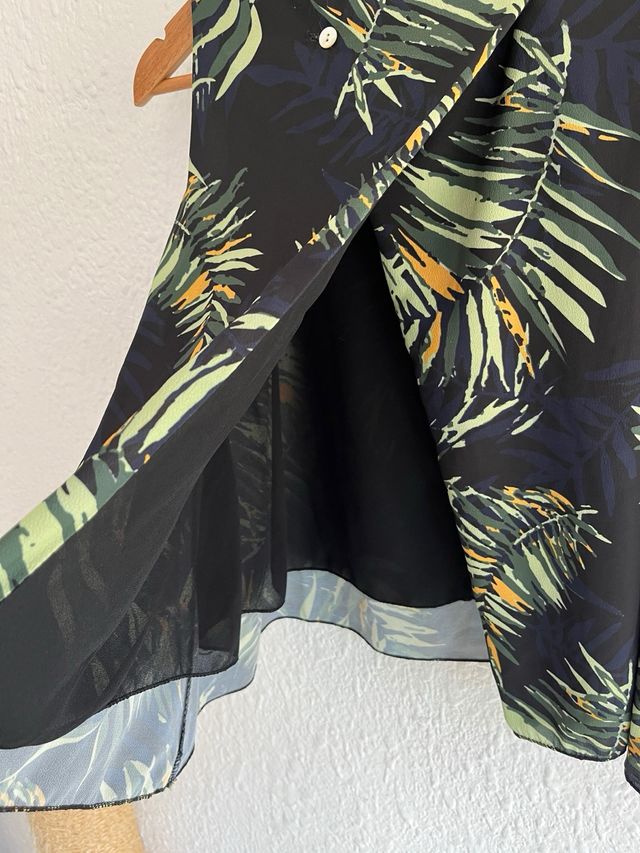 Blusa Estampada Hojas Tropicales