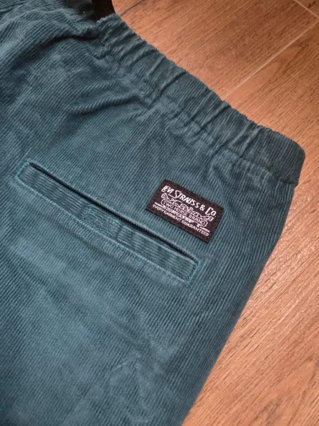 Pantalón pana Levi's verde